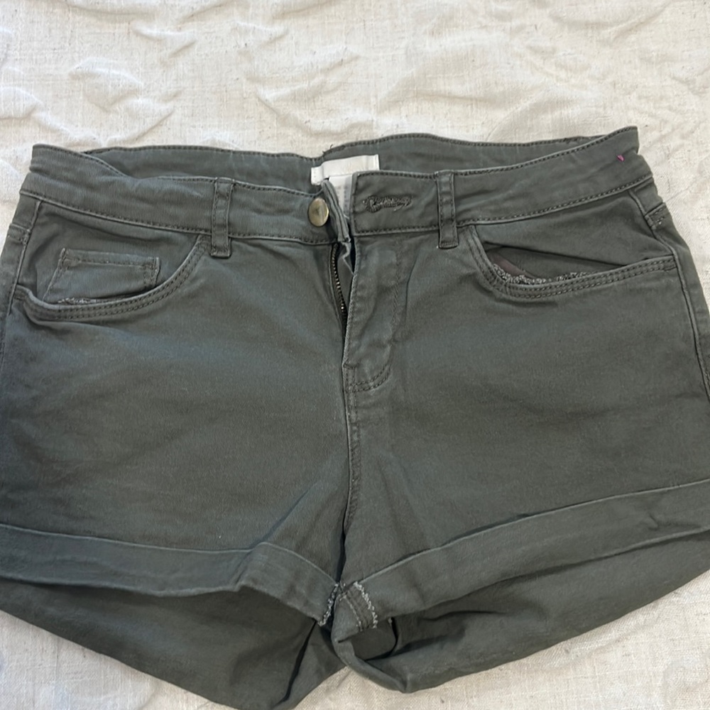 H & M - olive green stretch shorts - size 6